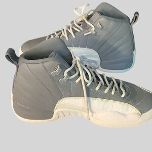 RETRO AIR JORDAN’S GRAY AND WHITE